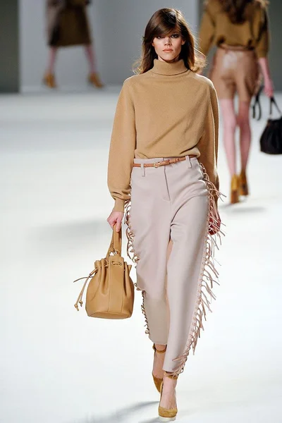 Look 18